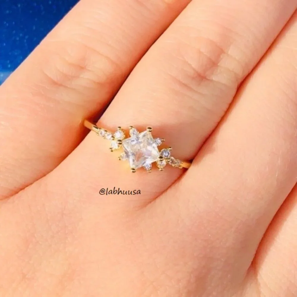 😍GORGEOUS MEN/WOMEN SQUARE DIAMOND💎18K GOLD FLOWER PRINCESS RING, LDMCM074-6